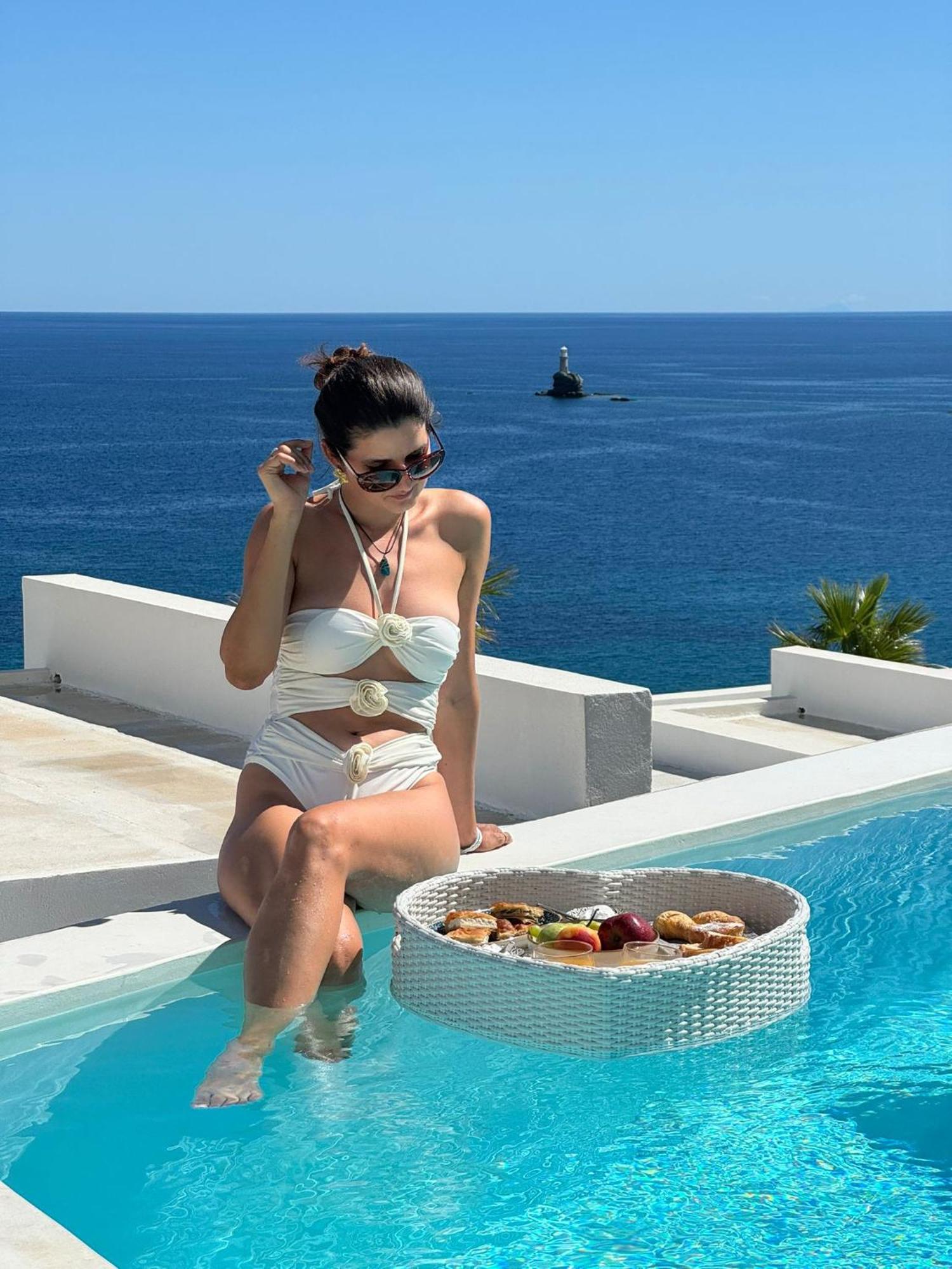 Golden Vista, Beachfront Suites By Explore Andros Екстериор снимка