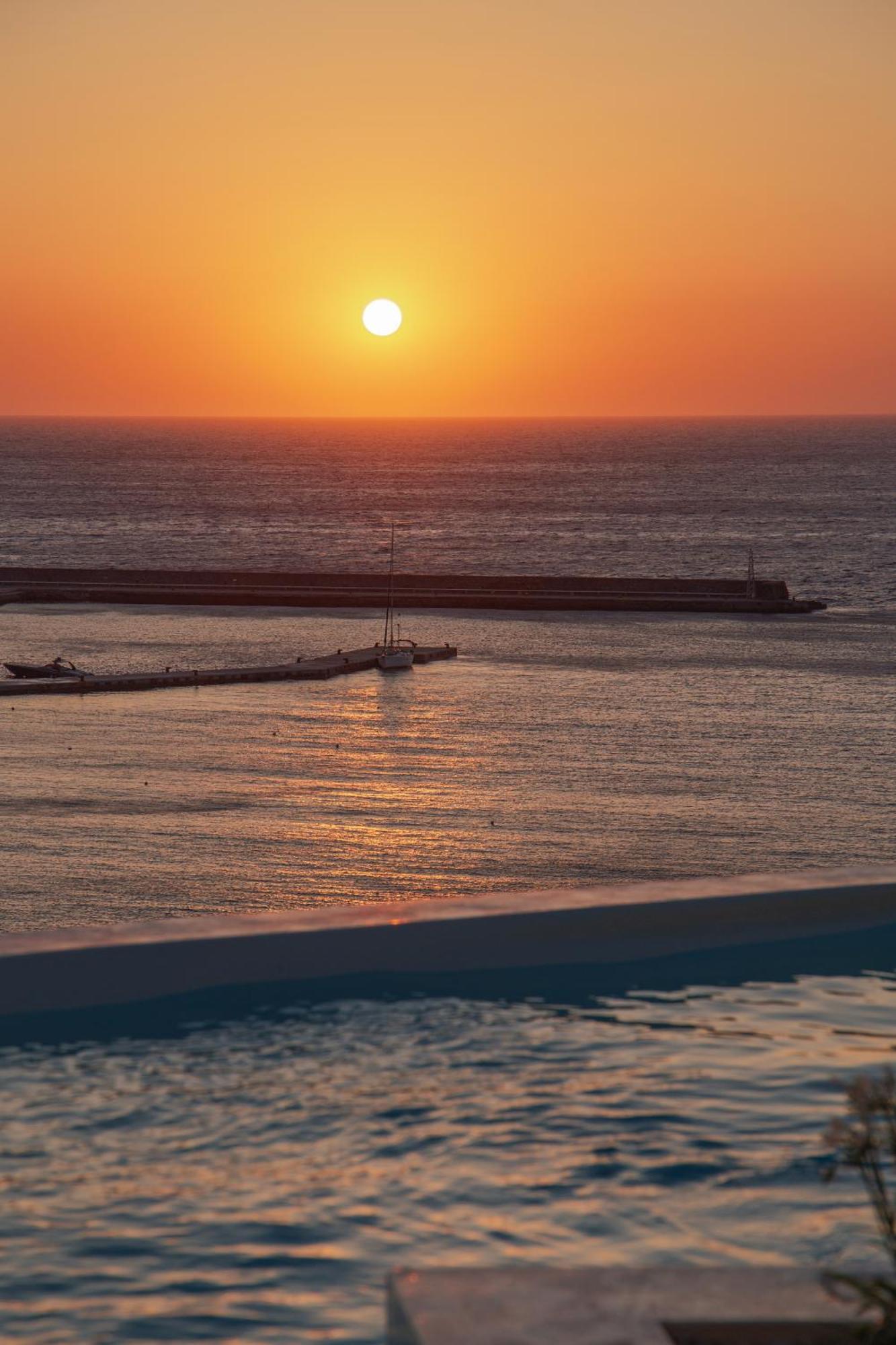 Golden Vista, Beachfront Suites By Explore Andros Екстериор снимка