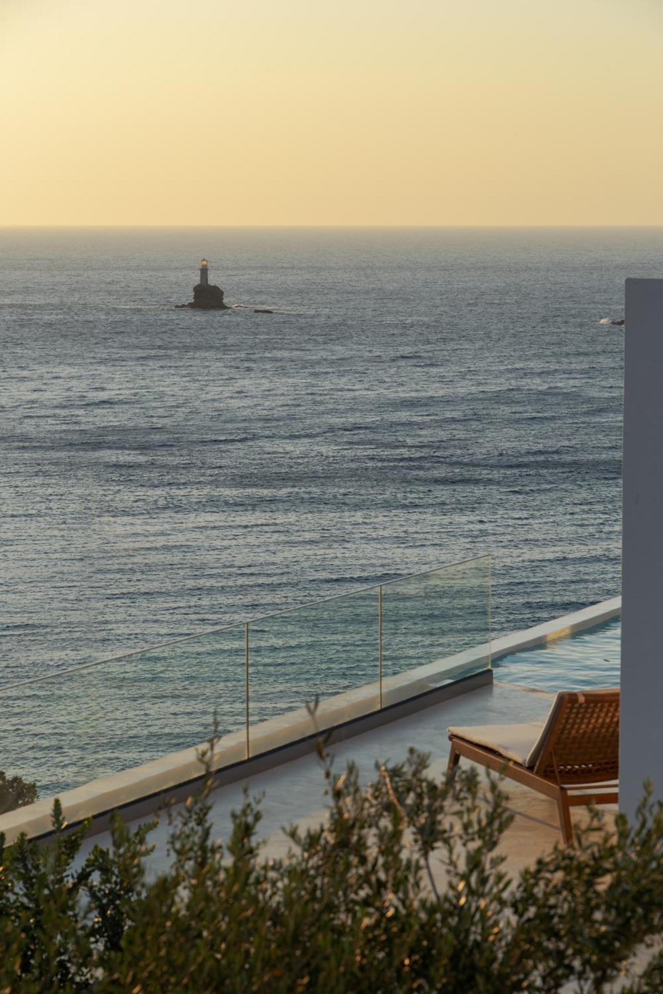 Golden Vista, Beachfront Suites By Explore Andros Екстериор снимка